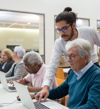 elderly-tech-assistance
